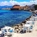 Βίλα Five Bedroom Living, Triplex With Big Private Garden, Fifty Meters To Sea In Urla, Sleeps Twelve, Three Baths Βουρλά