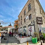 Five Bedroom Living, Triplex With Big Private Garden, Fifty Meters To Sea In Urla, Sleeps Twelve, Three Baths Βίλα