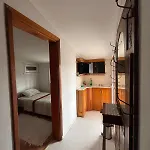 Βίλα Five Bedroom Living, Triplex With Big Private Garden, Fifty Meters To Sea In Urla, Sleeps Twelve, Three Baths