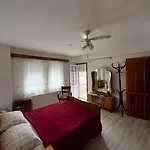 Five Bedroom Living, Triplex With Big Private Garden, Fifty Meters To Sea In Urla, Sleeps Twelve, Three Baths Βίλα