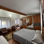 Βίλα Five Bedroom Living, Triplex With Big Private Garden, Fifty Meters To Sea In Urla, Sleeps Twelve, Three Baths Βουρλά
