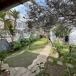 Five Bedroom Living, Triplex With Big Private Garden, Fifty Meters To Sea In Urla, Sleeps Twelve, Three Baths Βίλα *