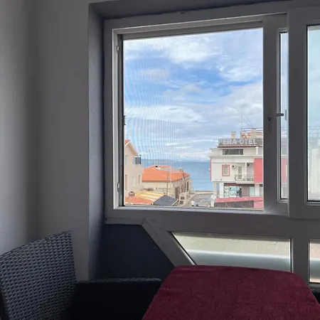 Five Bedroom Living, Triplex With Big Private Garden, Fifty Meters To Sea In Urla, Sleeps Twelve, Three Baths Willa Urla