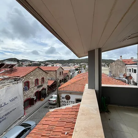 Five Bedroom Living, Triplex With Big Private Garden, Fifty Meters To Sea In Urla, Sleeps Twelve, Three Baths Willa