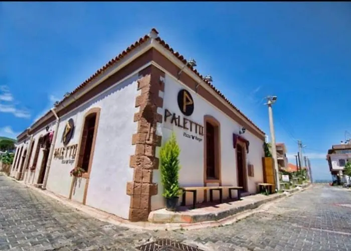 Five Bedroom Living, Triplex With Big Private Garden, Fifty Meters To Sea In Urla, Sleeps Twelve, Three Baths Vilă *