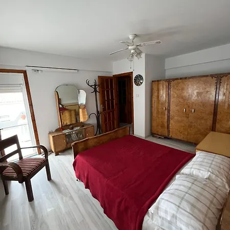 Five Bedroom Living, Triplex With Big Private Garden, Fifty Meters To Sea In Urla, Sleeps Twelve, Three Baths * Urla