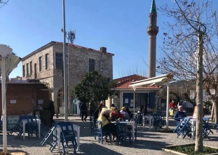 Five Bedroom Living, Triplex With Big Private Garden, Fifty Meters To Sea In Urla, Sleeps Twelve, Three Baths Vilă