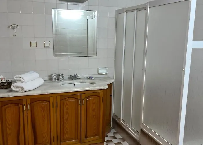 Five Bedroom Living, Triplex With Big Private Garden, Fifty Meters To Sea In Urla, Sleeps Twelve, Three Baths Vilă *