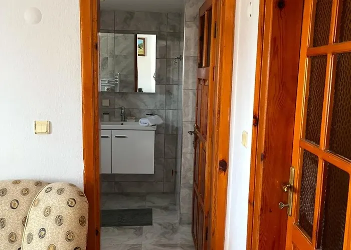 Five Bedroom Living, Triplex With Big Private Garden, Fifty Meters To Sea In Urla, Sleeps Twelve, Three Baths Vilă Urla