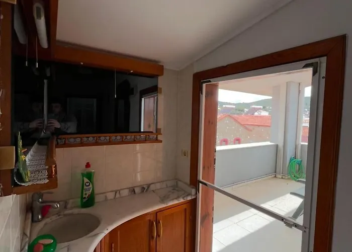 Five Bedroom Living, Triplex With Big Private Garden, Fifty Meters To Sea In Urla, Sleeps Twelve, Three Baths Vilă Urla