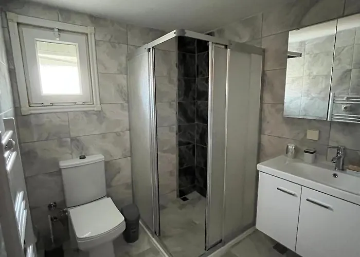 Five Bedroom Living, Triplex With Big Private Garden, Fifty Meters To Sea In Urla, Sleeps Twelve, Three Baths Vilă *