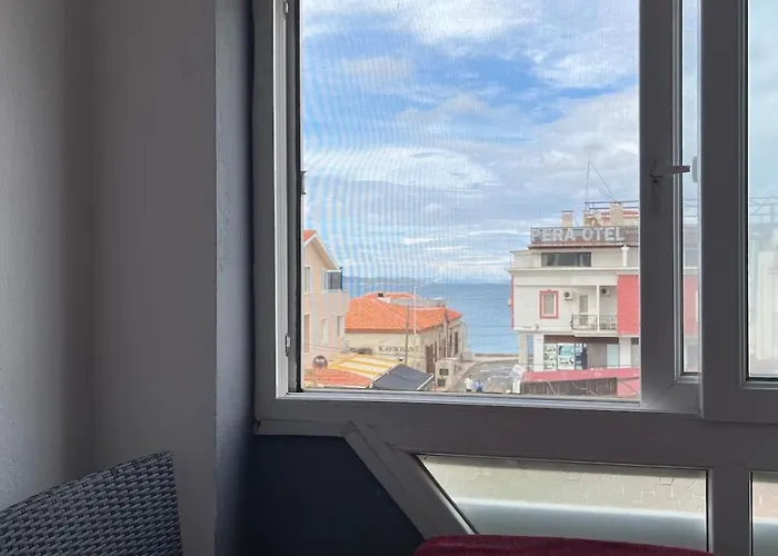 Five Bedroom Living, Triplex With Big Private Garden, Fifty Meters To Sea In Urla, Sleeps Twelve, Three Baths Vilă Urla