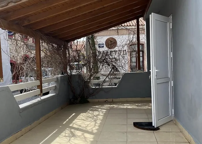 Five Bedroom Living, Triplex With Big Private Garden, Fifty Meters To Sea In Urla, Sleeps Twelve, Three Baths Vilă Urla