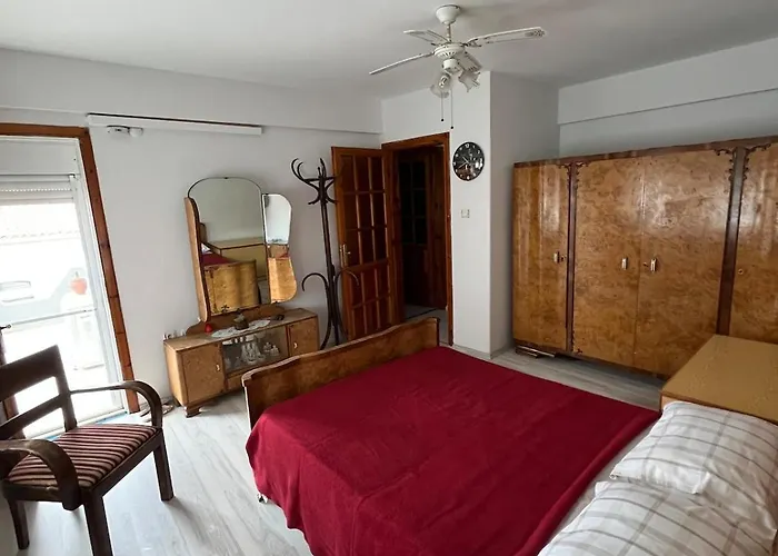 Five Bedroom Living, Triplex With Big Private Garden, Fifty Meters To Sea In Urla, Sleeps Twelve, Three Baths * Urla