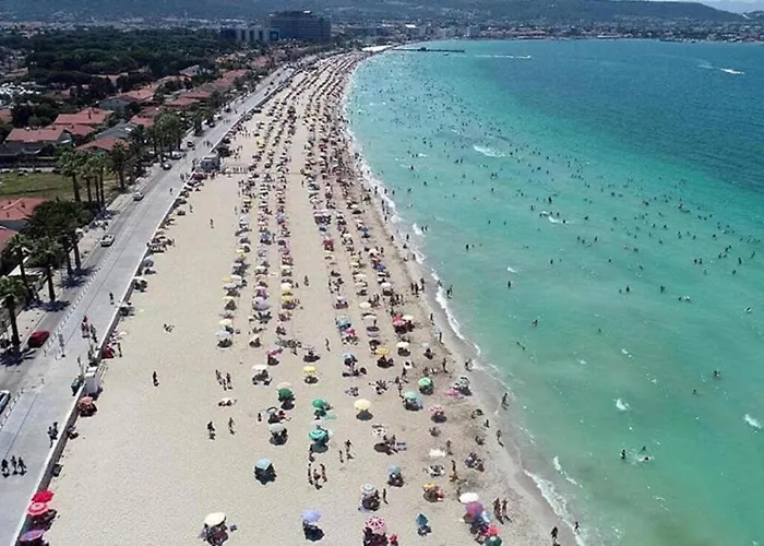 Five Bedroom Living, Triplex With Big Private Garden, Fifty Meters To Sea In Urla, Sleeps Twelve, Three Baths Vilă *