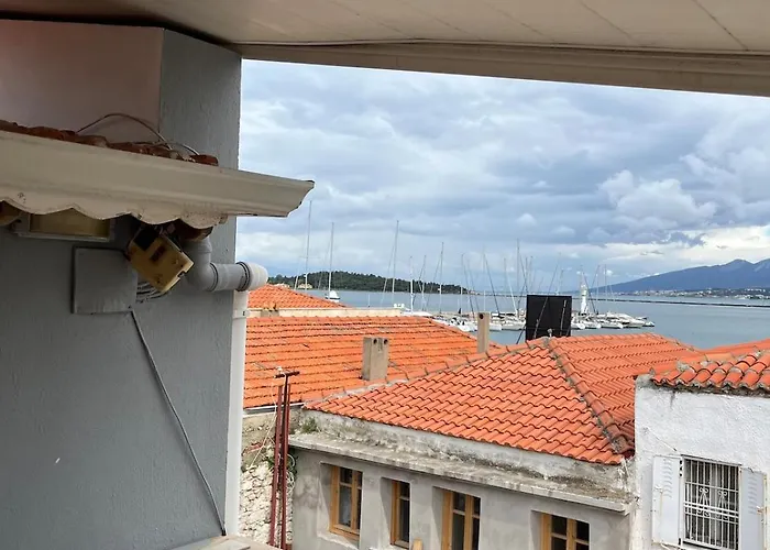 Vilă Five Bedroom Living, Triplex With Big Private Garden, Fifty Meters To Sea In Urla, Sleeps Twelve, Three Baths *