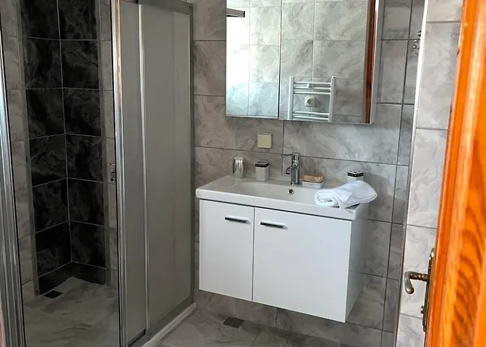 Five Bedroom Living, Triplex With Big Private Garden, Fifty Meters To Sea In Urla, Sleeps Twelve, Three Baths Vilă Urla