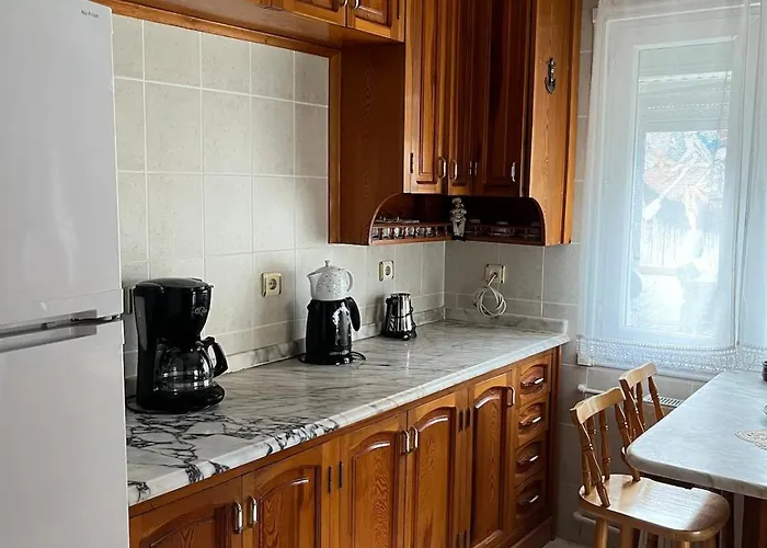 Vilă Five Bedroom Living, Triplex With Big Private Garden, Fifty Meters To Sea In Urla, Sleeps Twelve, Three Baths *