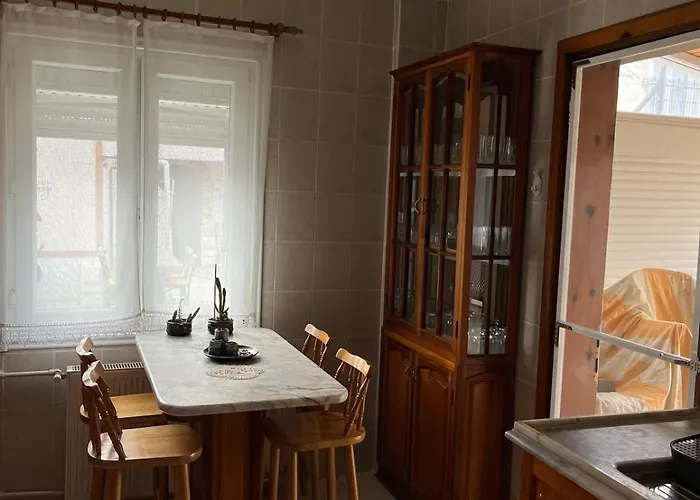 Vilă Five Bedroom Living, Triplex With Big Private Garden, Fifty Meters To Sea In Urla, Sleeps Twelve, Three Baths Urla