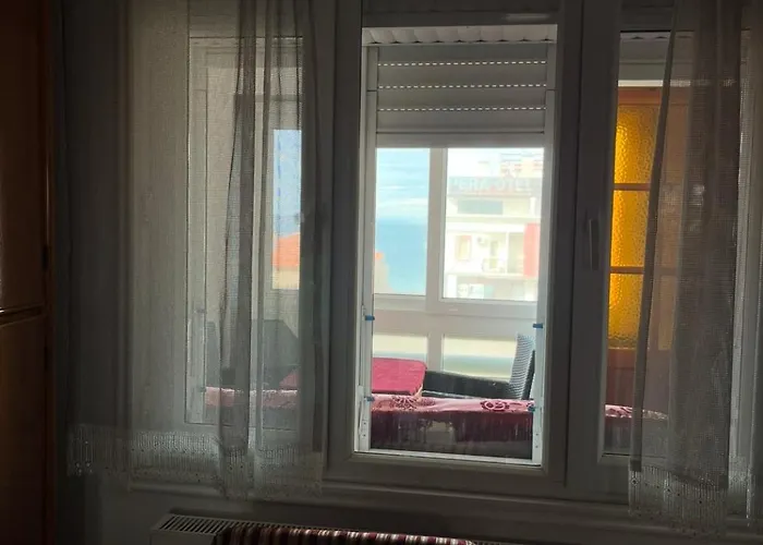 Vilă Five Bedroom Living, Triplex With Big Private Garden, Fifty Meters To Sea In Urla, Sleeps Twelve, Three Baths *