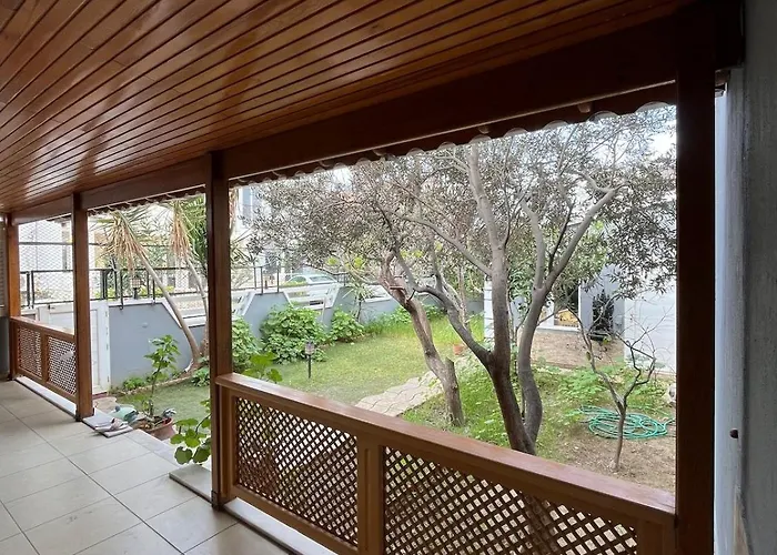 Five Bedroom Living, Triplex With Big Private Garden, Fifty Meters To Sea In Urla, Sleeps Twelve, Three Baths Vilă Urla